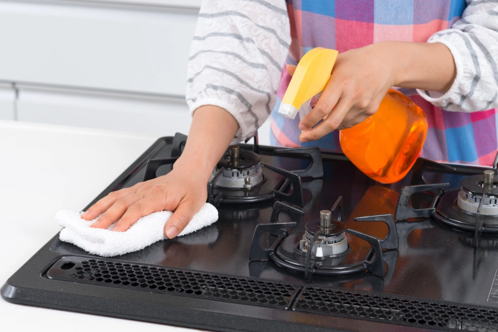 キッチンの油汚れに！最強おすすめ洗剤13選。換気扇やコンロ周りも 