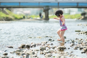 川遊びの持ち物とおすすめグッズ24選｜子供連れに必要なものをチェック♪おもちゃも