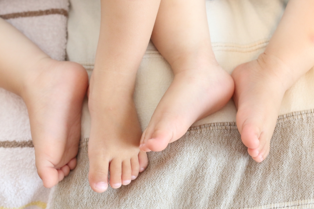 【厳選7つ】子どもの足が臭い…ニオイ対策の消臭グッズはこれだけでOK！